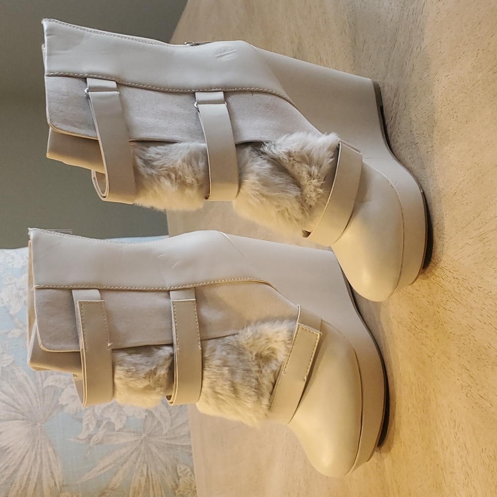 Juicy Couture platform wedged fur boots. Size 8